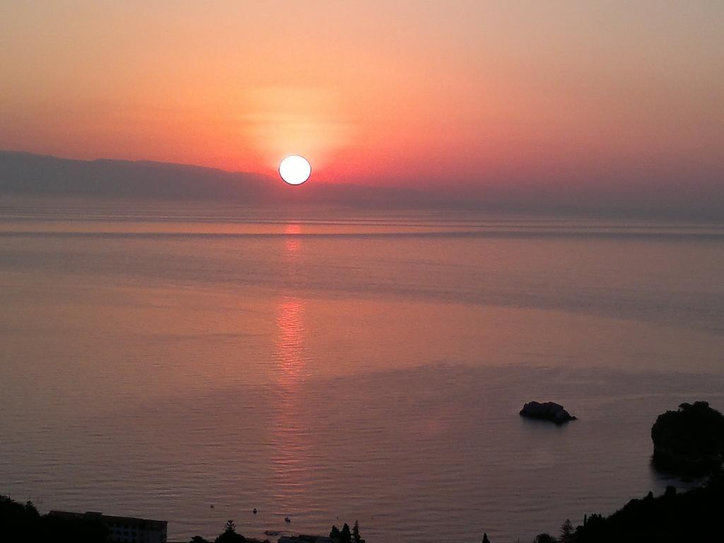 B&B La Terrazza Sul Mare Таормина Экстерьер фото