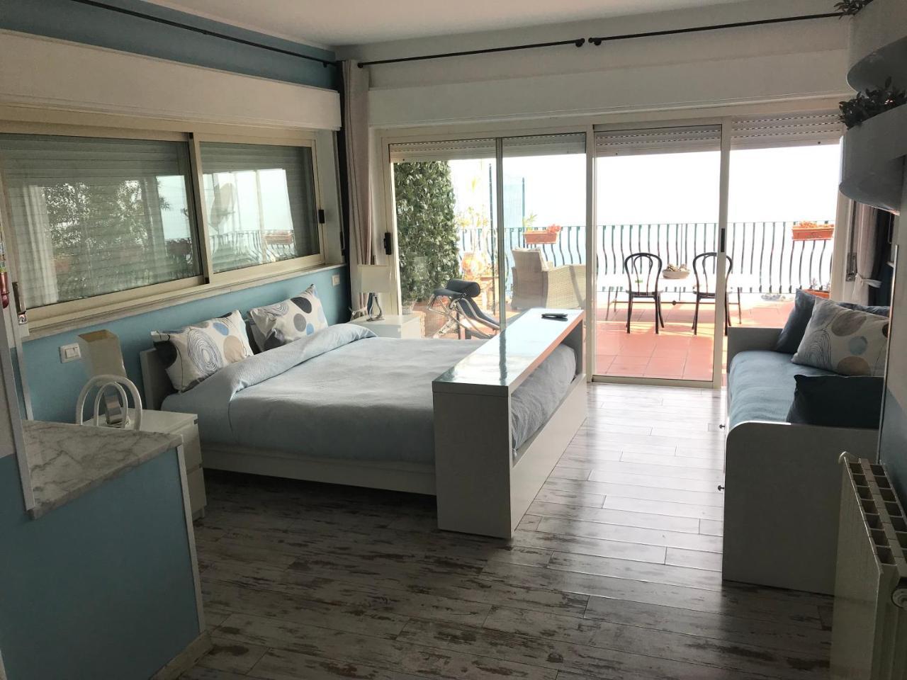 B&B La Terrazza Sul Mare Таормина Экстерьер фото