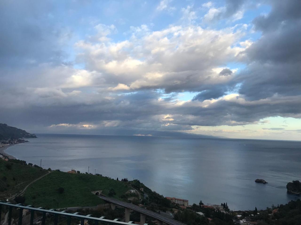 B&B La Terrazza Sul Mare Таормина Экстерьер фото