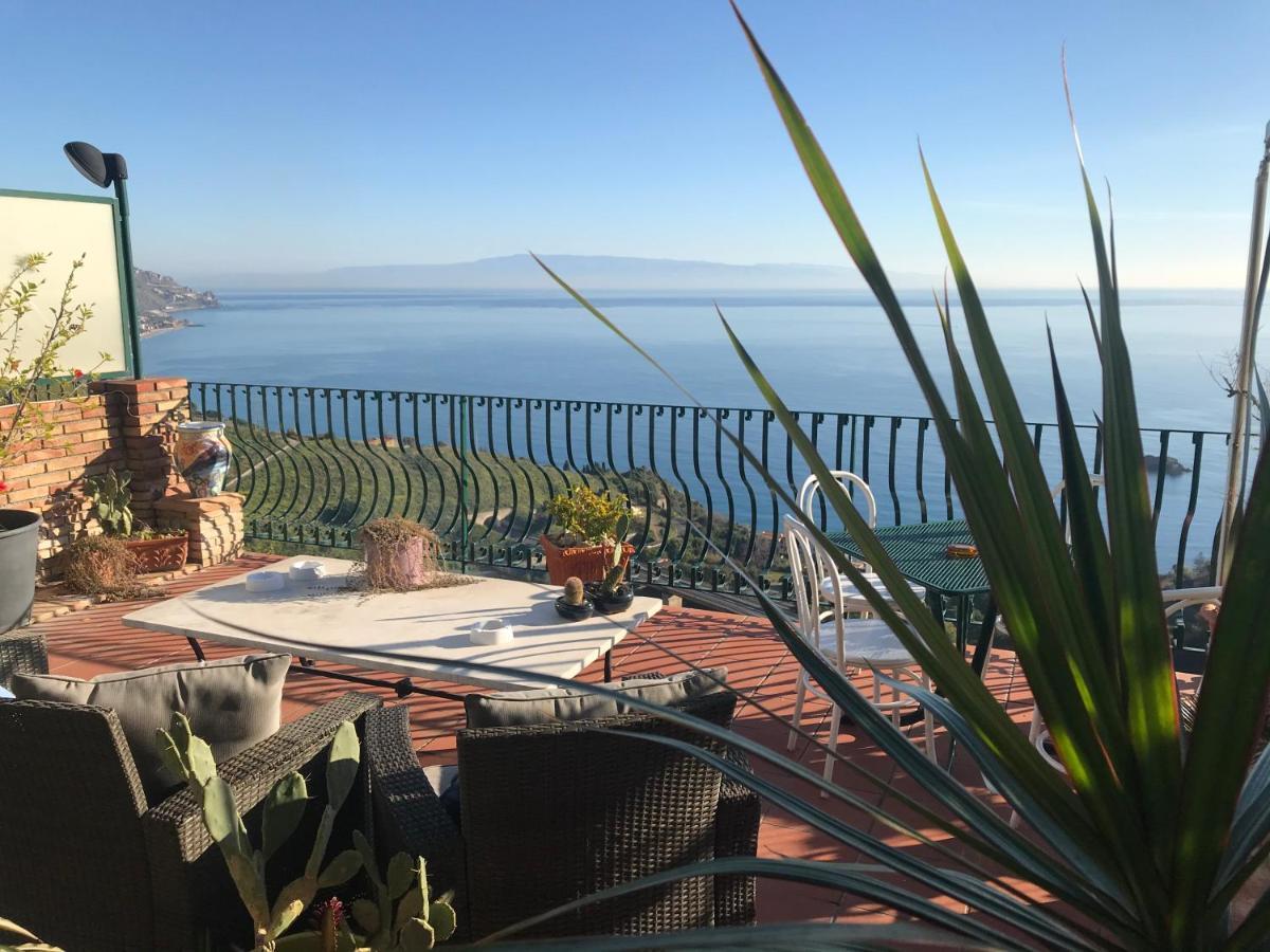 B&B La Terrazza Sul Mare Таормина Экстерьер фото